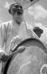 Harold Feinstein  -  Korean Drum Parade, 1953 /   -  