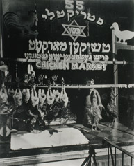 Berenice Abbott  -  Chicken Market, NY, 1937 / Silver Gelatin Print  -  11 x 14