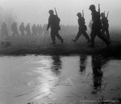 Harold Feinstein  -  Soldiers, Ice & Fog, 1952 / Silver Gelatin Print  -  16 x 20