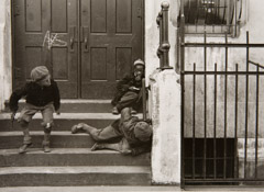 Helen Levitt  -  New York, Cops and Robbers, 1940 / printed later  -  7 x 9.75