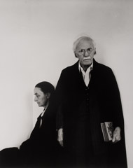 Arnold Newman  -  Alfred Steiglitz and Georgia O'Keeffe, NYC, American Place, NYC, 1944 / Silver Gelatin Print  -  10 x 8