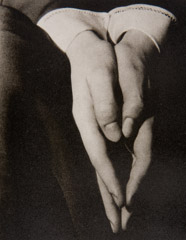 Alfred Stieglitz  -  Hands, Dorothy Norman, 1931 / Photogravure  -  5 x 4