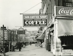 Walker Evans  -  Downtown street, New Orleans, Louisiana, December 1935 / Silver Gelatin Print  -  8 x10