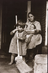 Oraien Catledge  -  Mother and two children, nd /   -  10x8 paper, 7.5x4.75 image