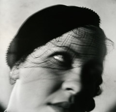 John Gutmann  -  Turning to Look, 1935 /   -  11x14