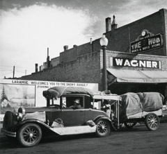 John Gutmann  -  Oakies on their Way West. Laramie, Wyoming, 1936 / Silver Gelatin Print  -  8x10