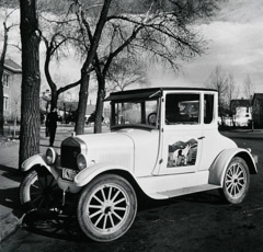 John Gutmann  -  Car of a Cowboy. Wyoming. 1936 (The Cowboy's Car.) / Silver Gelatin Print  -  8x10