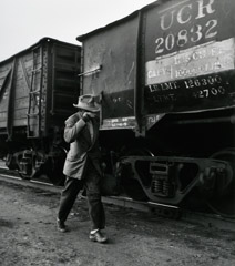 John Gutmann  -  Hobo on the Move. 1952 / Silver Gelatin Print  -  11x14 