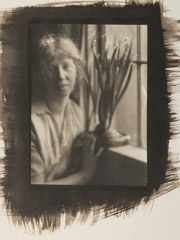 Imogen Cunningham  -  Self Portrait, 1913 / Platinum Palladium  -  6.5 x 4.5