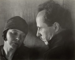 Imogen Cunningham  -  Edward Weston and Margrethe Mather, 1923 (not published image) / Silver Gelatin Print  -  7.5 x 8.25 - IC89