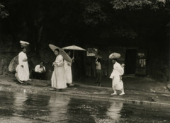 Dorothea Lange  -  Japan, People in the Rain, 1958 / Silver Gelatin Print  -  7 x 9.45