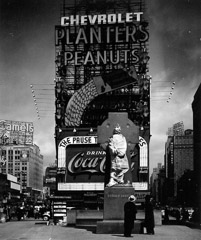 Peter Sekaer  -  New York City, Times Square, c.1935 / Silver Gelatin Print  -  4 1/4 X 3 5/8 