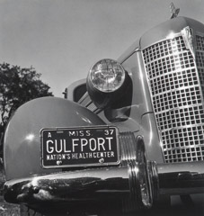 John Gutmann  -  Mississippi License Plate, 1937 / Silver Gelatin Print  -   8x10