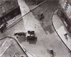 Andre Kertesz  -  Carrefour, Blois, 1930 /   -  3 x 3.5