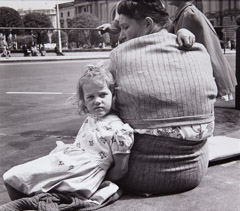 Ruth-Marion Baruch  -  Pin Cushion Mama, San Francisco, 1948 / Silver Gelatin Print  -  