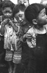Harold Feinstein  -  AD-032 Korean Children, Pusan II, 1953 /   -  Neg_K-16_F28