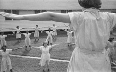 Harold Feinstein  -  AD-198_women_at_WAC_exercising_.jpg /   -  A-59-B Army WAC Hospital