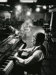 Arnold Newman  -  Willie - the Lion - Smith, Harlem, NY, 1960 / Silver Gelatin Print  -  13.5 x 10