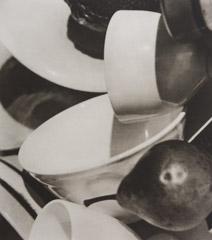 Paul Strand  -  Pears and Bowls, 1916 / Photogravure  -  11 x 10